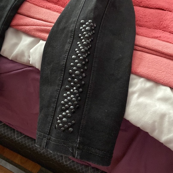 Black with Beading on ankle fit more like a capri - Picture 2 of 4